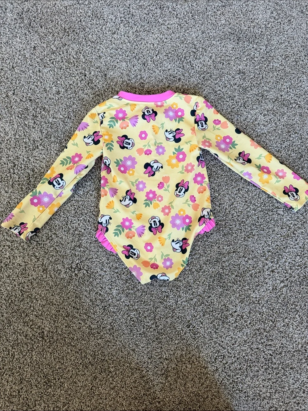 Minnie Mouse swim